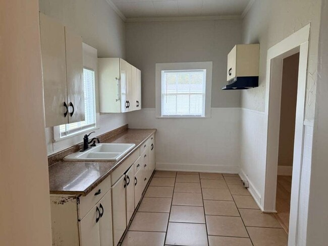 Building Photo - 150 Pecan St