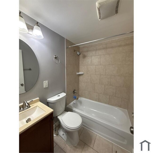 Building Photo - 3 Bedroom Housing Voucher Accepted