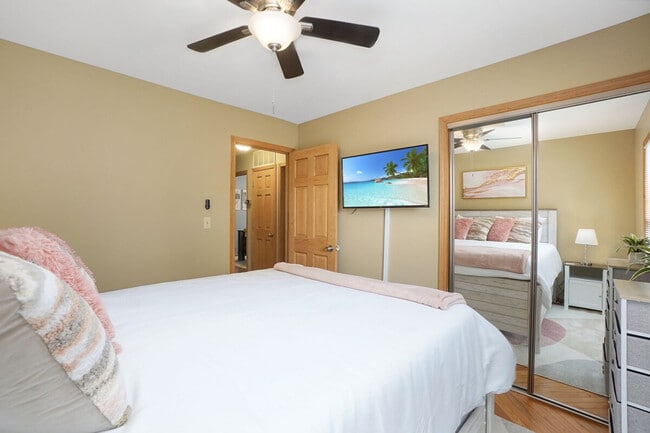 Building Photo - 255 Banbury Ave