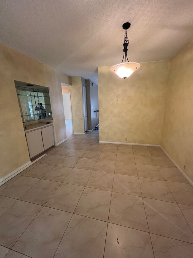 Building Photo - Cypress Trace Condo