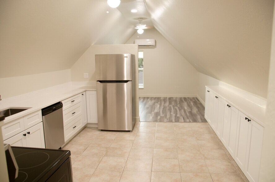 Kitchen & Family Room - 1095 W 2000 N
