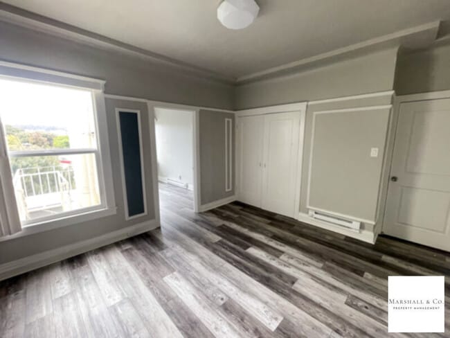 Building Photo - Charming + Spacious 2 BR/ 1 BA IN INNER RI...