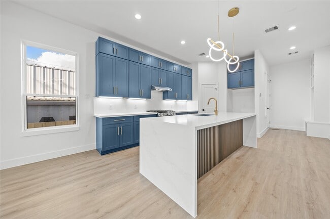 Building Photo - 4323 Rogers St