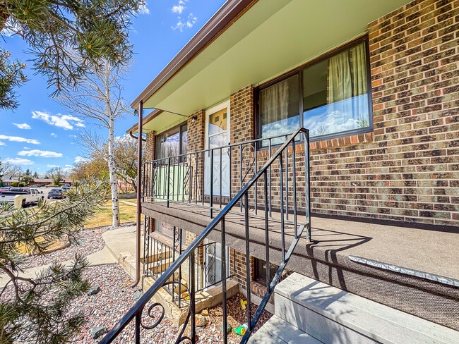 Building Photo - 526 Melton St
