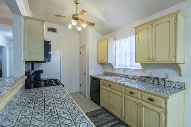 Building Photo - 5072 Big Sky Dr