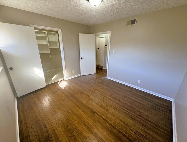 Building Photo - 4577 Gailwood Ave