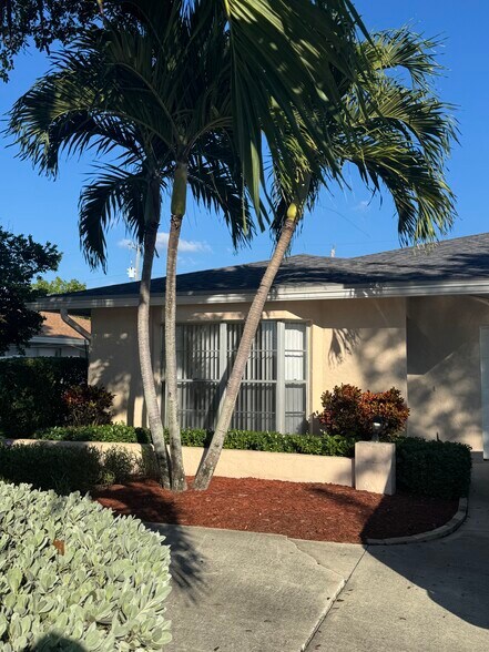 Building Photo - 3633 Country Club Blvd