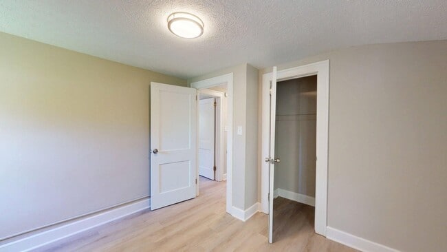 Building Photo - South Euclid Beauty - 3 bedroom Single Fam...