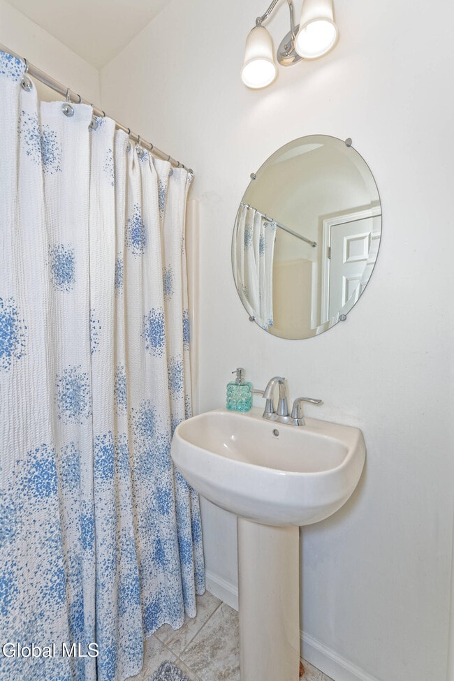 Building Photo - 1 Haywood Ln