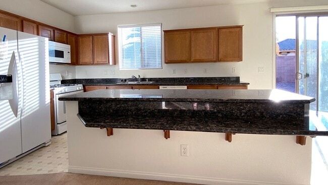 Building Photo - Great single story home 4 beds 3 baths in Henderson