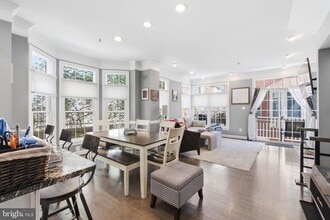 Building Photo - 1329 N Barton St