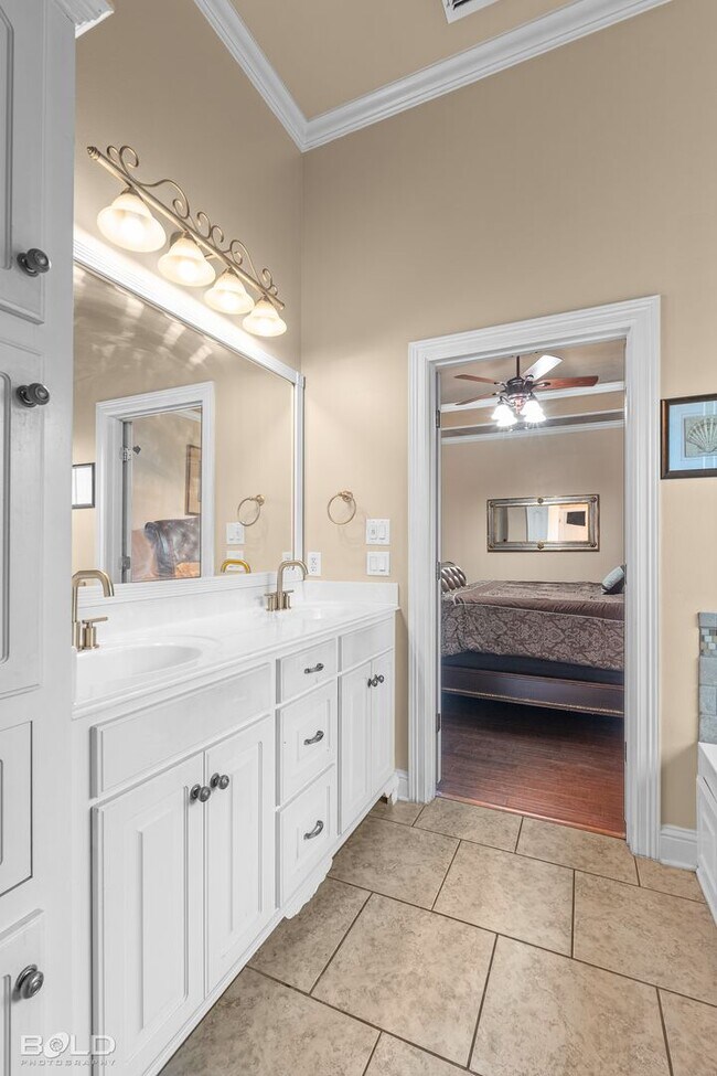 Building Photo - Check Out this 4 Bed 2 Bath with A Pool and Hot Tub