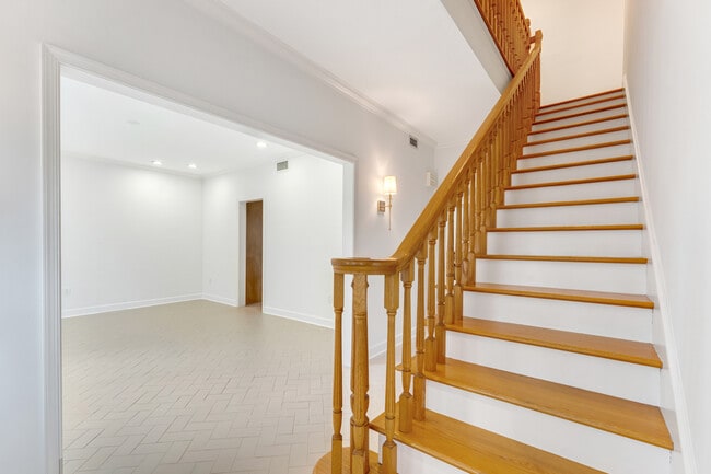 Building Photo - 13032 Mar St