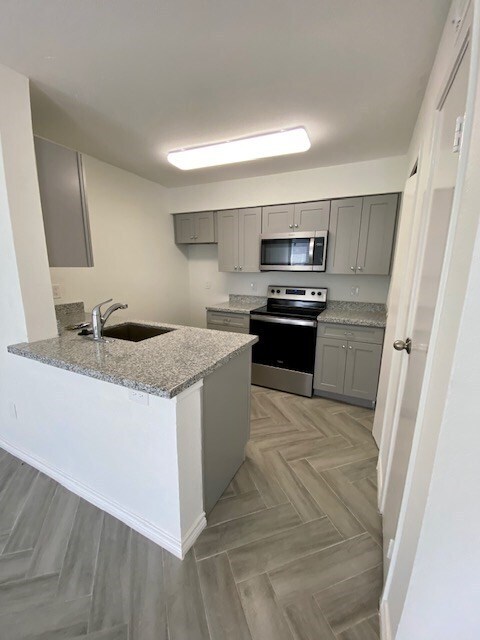 Building Photo - 3900 Woodchase Dr