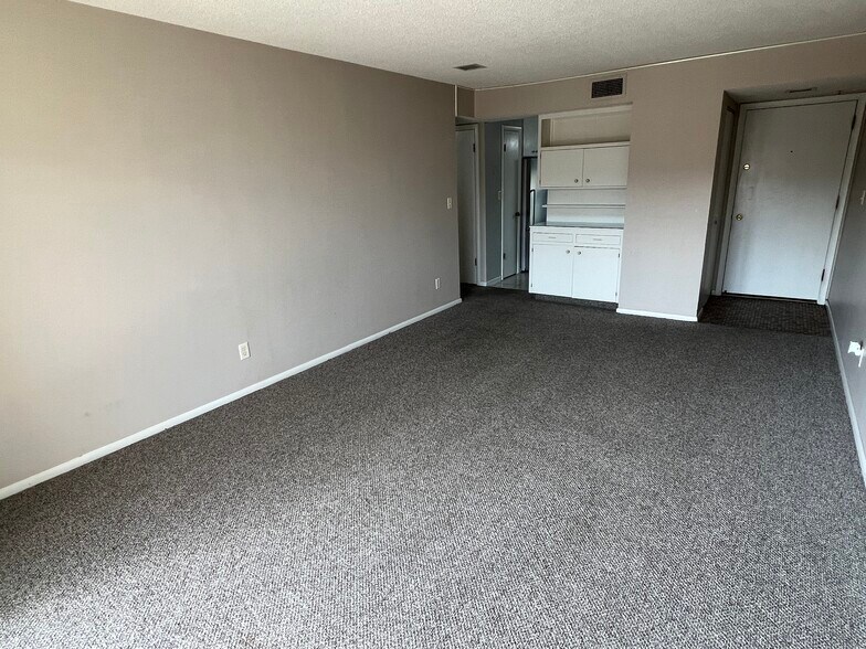 Building Photo - 410 6th Ave SW