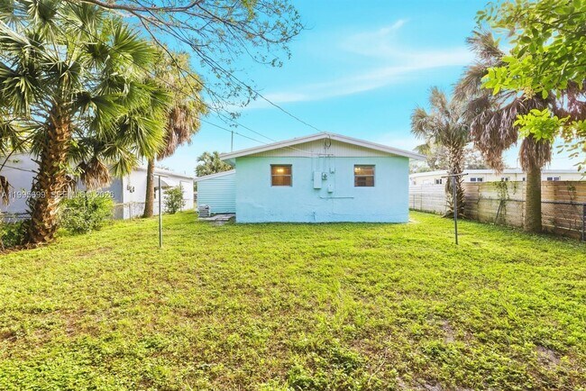 Building Photo - 533 NW 15th Way