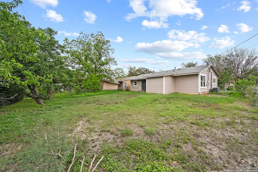 Building Photo - 8831 Hunters Creek St