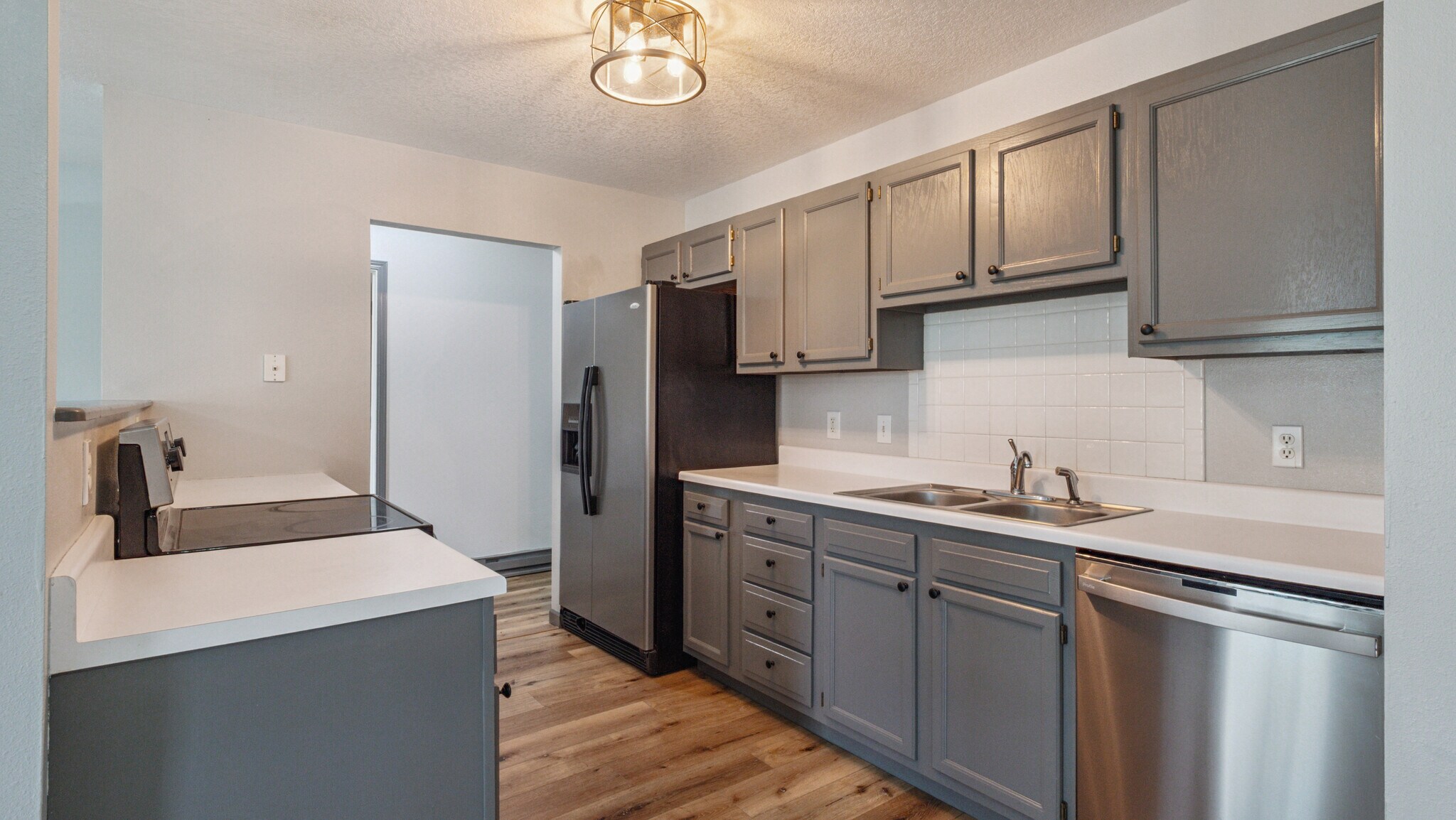 Building Photo - 2021 Vista View Dr
