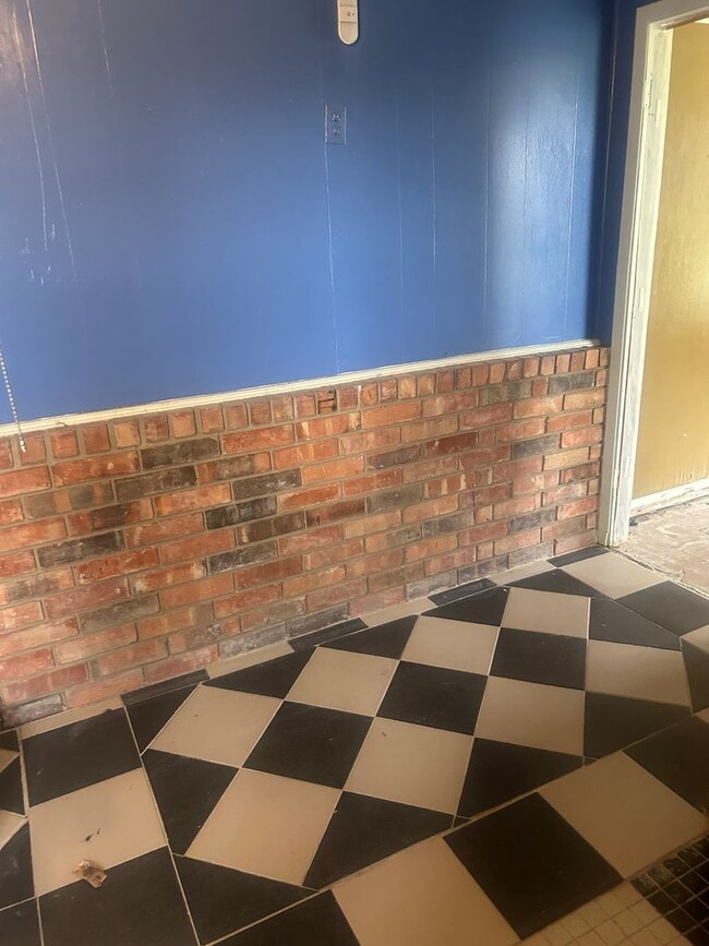 Building Photo - Contact Peggy Goodman 501 676 1758