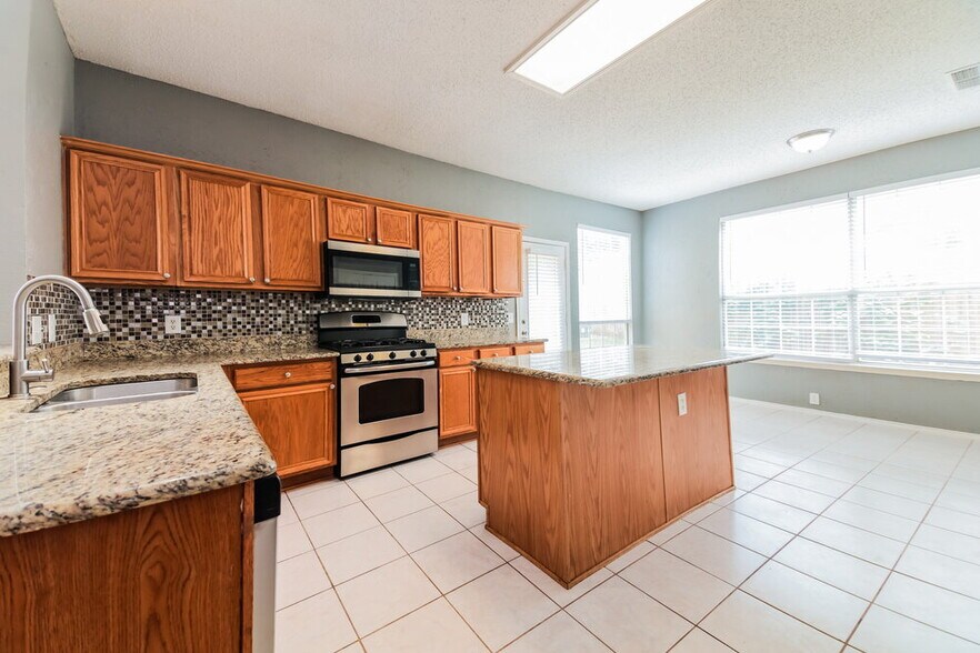 Building Photo - 774 Poplar Ct