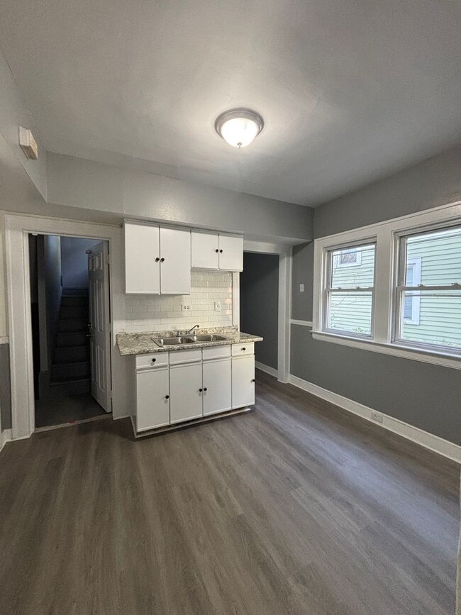 Building Photo - 13817 Bartlett Ave