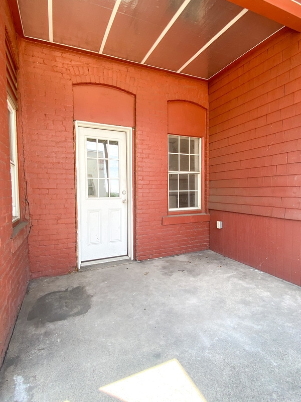 Building Photo - 8 E Sycamore St