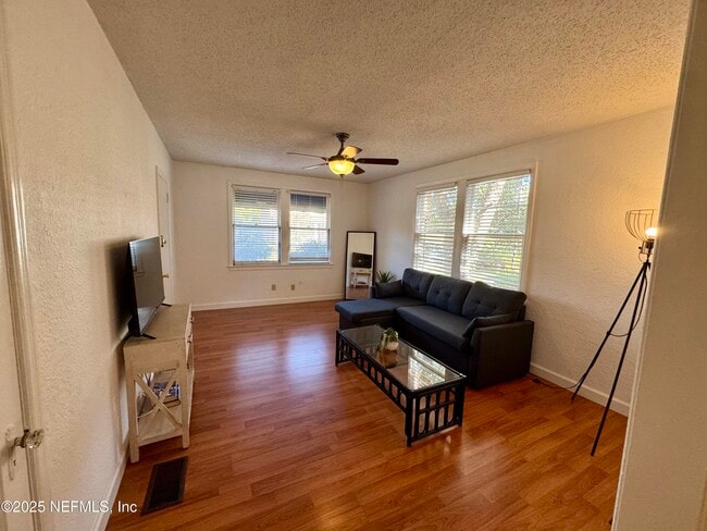 Building Photo - 2336 Herschel St