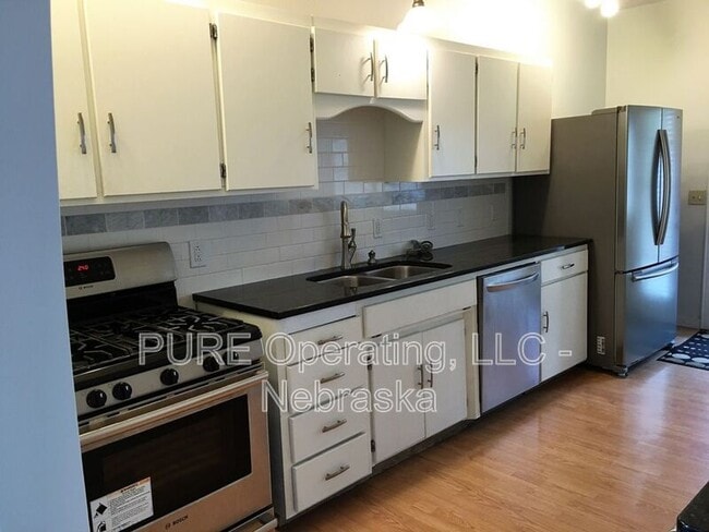 Building Photo - 4214 Pierce St