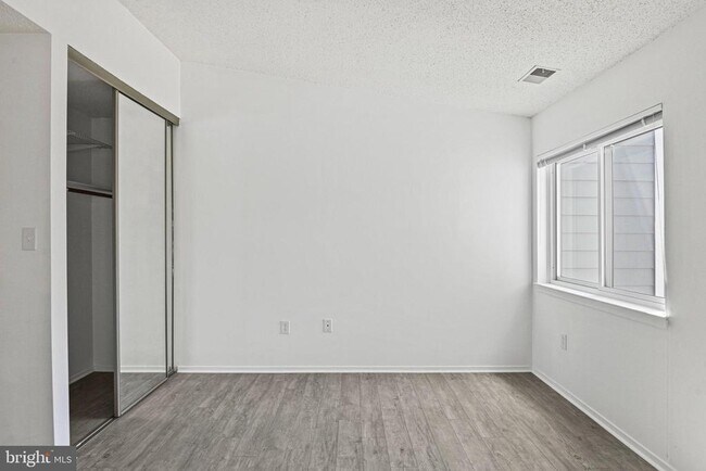 Building Photo - 11039 Villaridge Ct