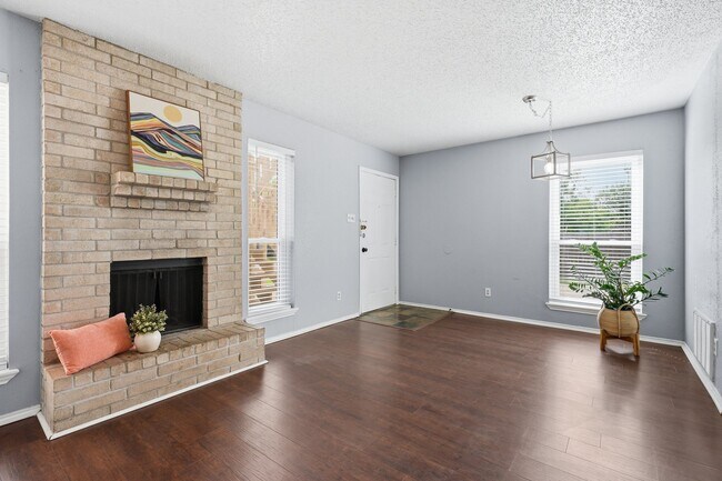 Building Photo - 6702 Everhart Rd