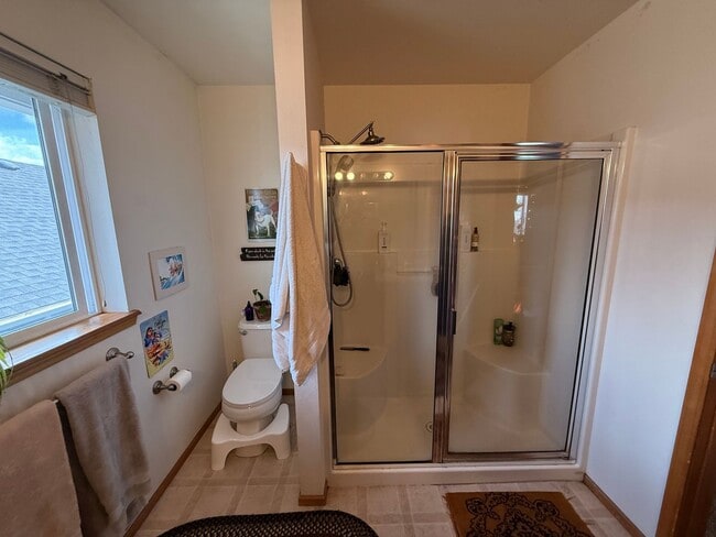 Building Photo - 4 bdrm/2.5 bath home in Barkley Area