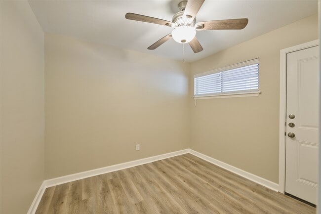 Building Photo - 20 Harbour Row Dr