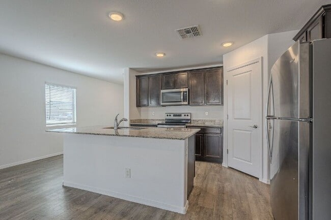 Building Photo - 1536 E Demain Dr