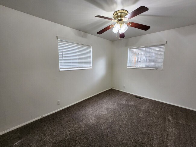 Building Photo - MetHigh (8Plex 2Bldg) ***