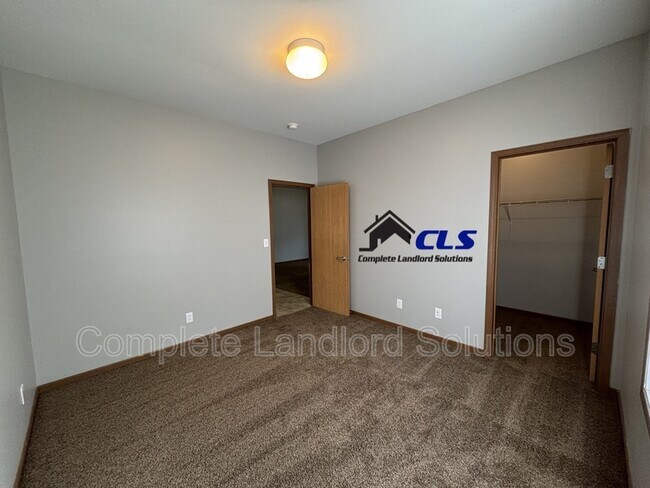 Building Photo - 1400 North Ave