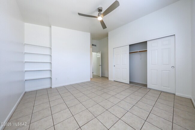 Building Photo - 8873 E Rose Tree Dr
