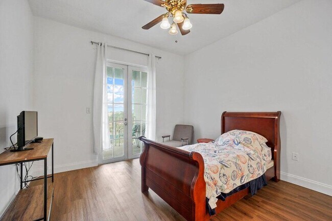 Building Photo - 1200 Town Center Dr