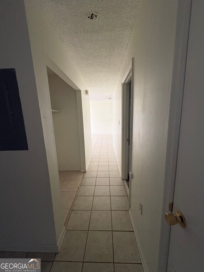 Building Photo - 502 Chateau Cir