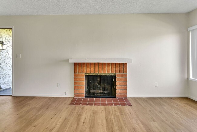 Building Photo - Great single level home in Mira Mesa.  Ava...