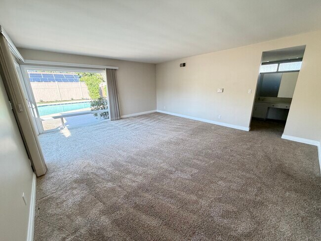 Building Photo - 17537 Margate St