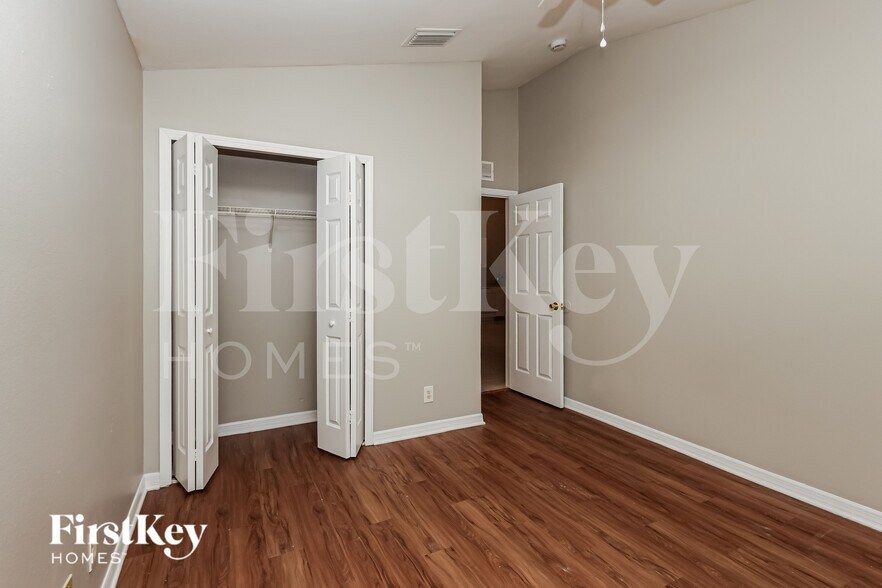 Building Photo - 1113 Harry Ave S