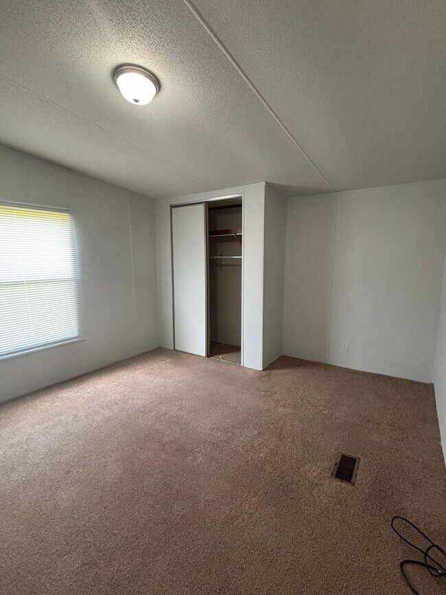 Building Photo - Wedgefield Community