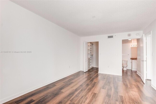 Building Photo - 1756 N Bayshore Dr