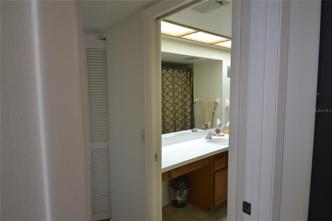 Building Photo - 336 Woodlake Wynde
