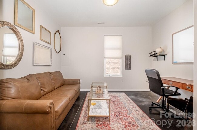 Building Photo - 925 Westbrook Dr