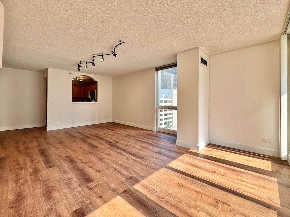 Building Photo - 200 N Dearborn St