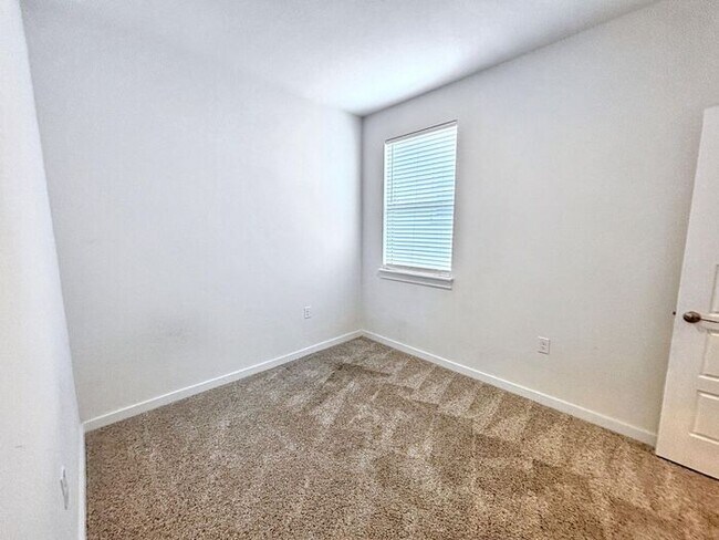 Building Photo - Beautiful 3-Bedroom Home with Spacious Yar...