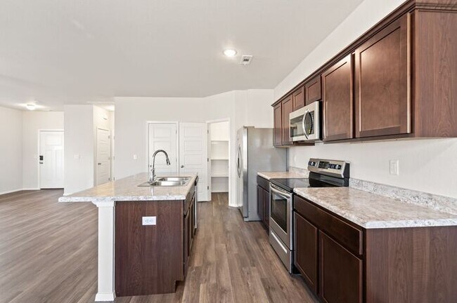 Building Photo - Celebrate the 4th of July! Get a FREE Blackstone Grill if You Sign by July 15 | 3 Bed, 2.5 Bath H...