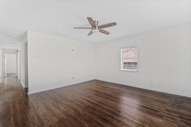 Building Photo - 316 24th St