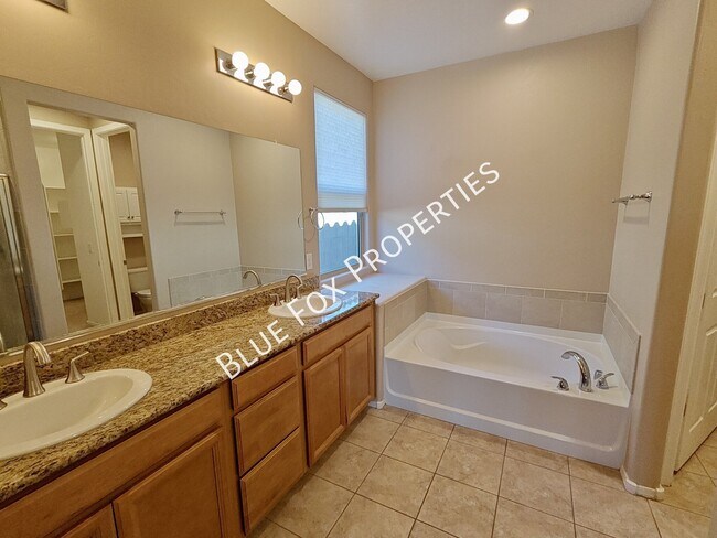 Building Photo - 11445 E Vail Crest Dr